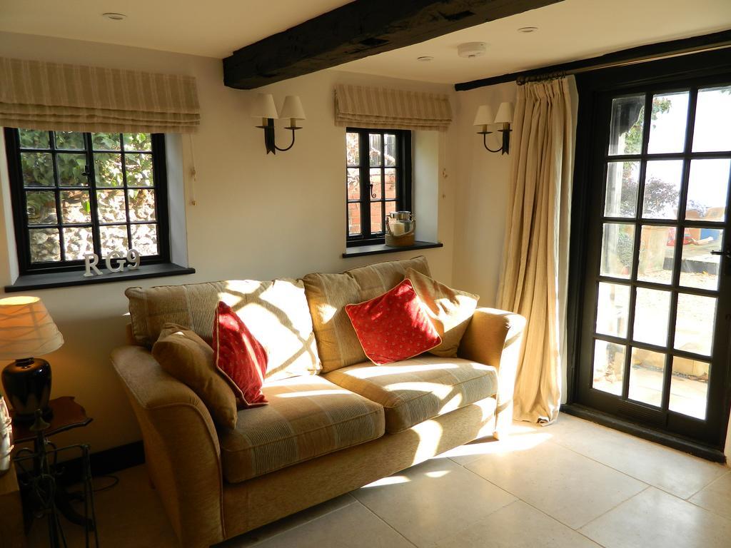 Henry VIII Cottage In The Heart Of Henley Exterior foto